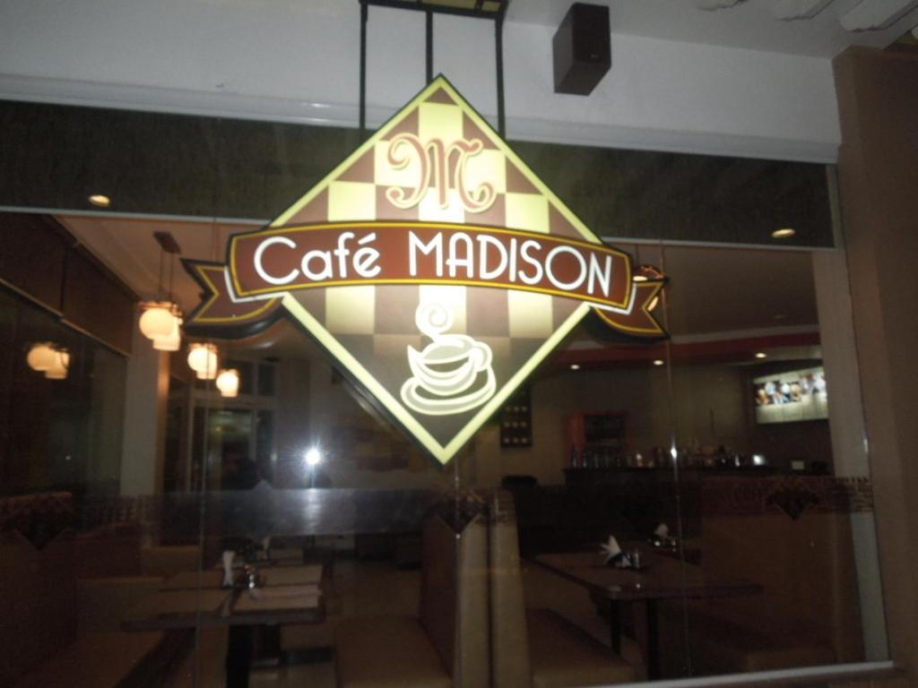 Princess Madison Hotel Angeles Exterior photo